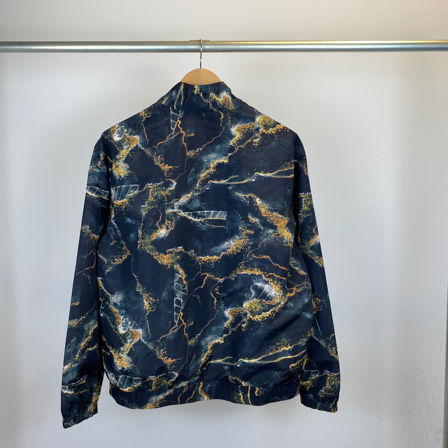 SUPREME ナイロンブルゾン メンズ L 黒系【中古】