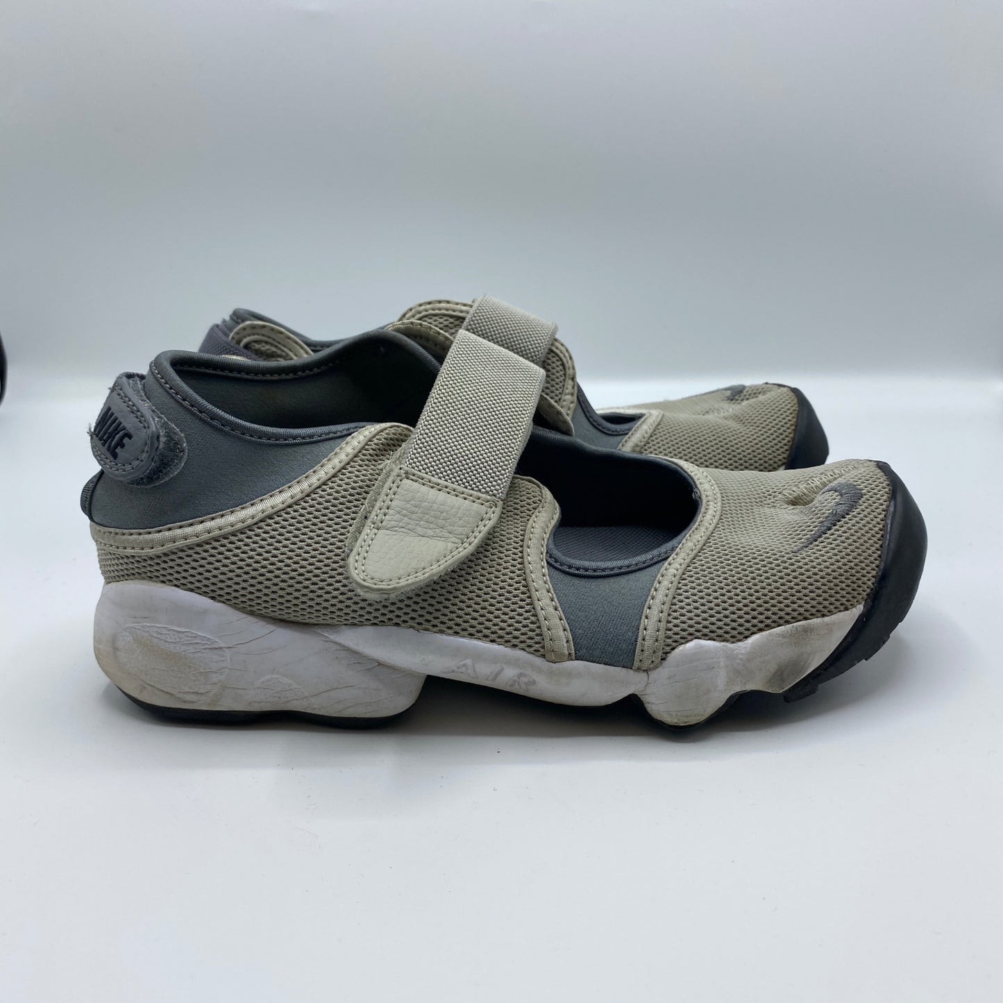 NIKE エアリフト レディーズ 24cm グレー系【中古】