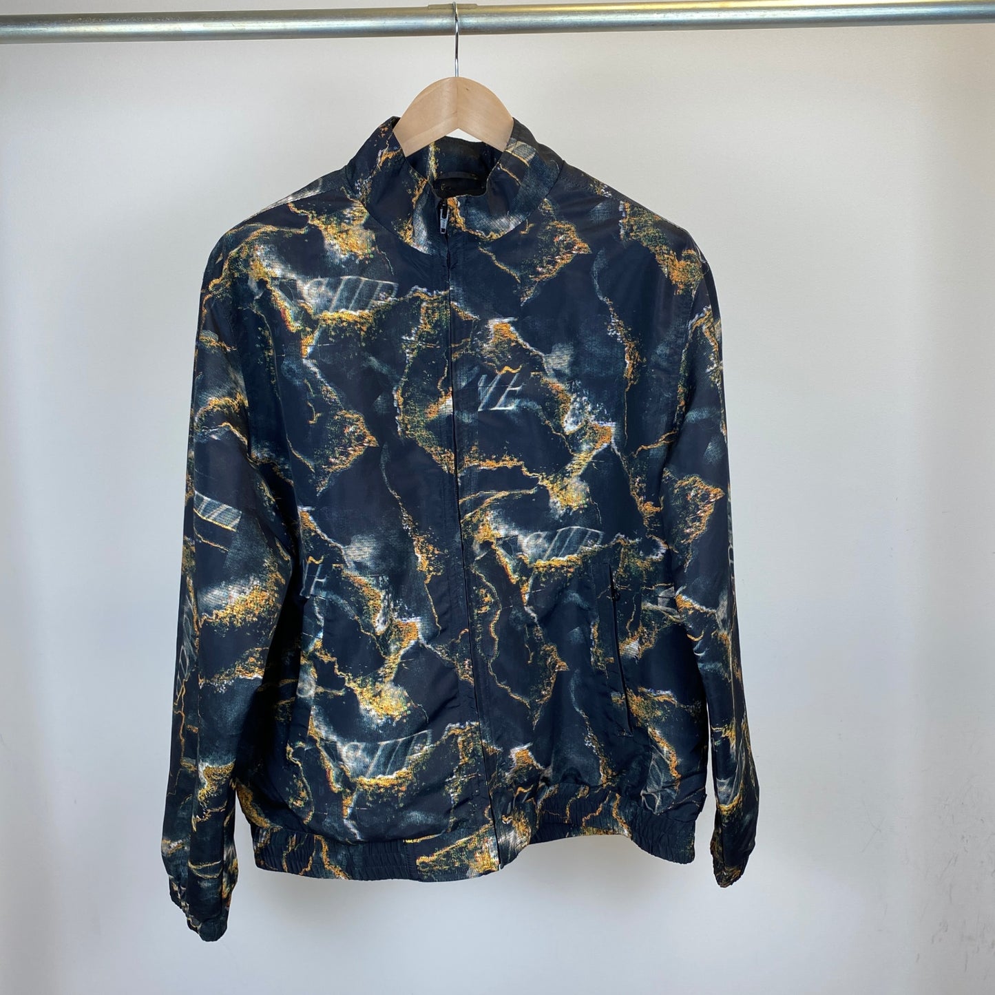 SUPREME ナイロンブルゾン メンズ L 黒系【中古】
