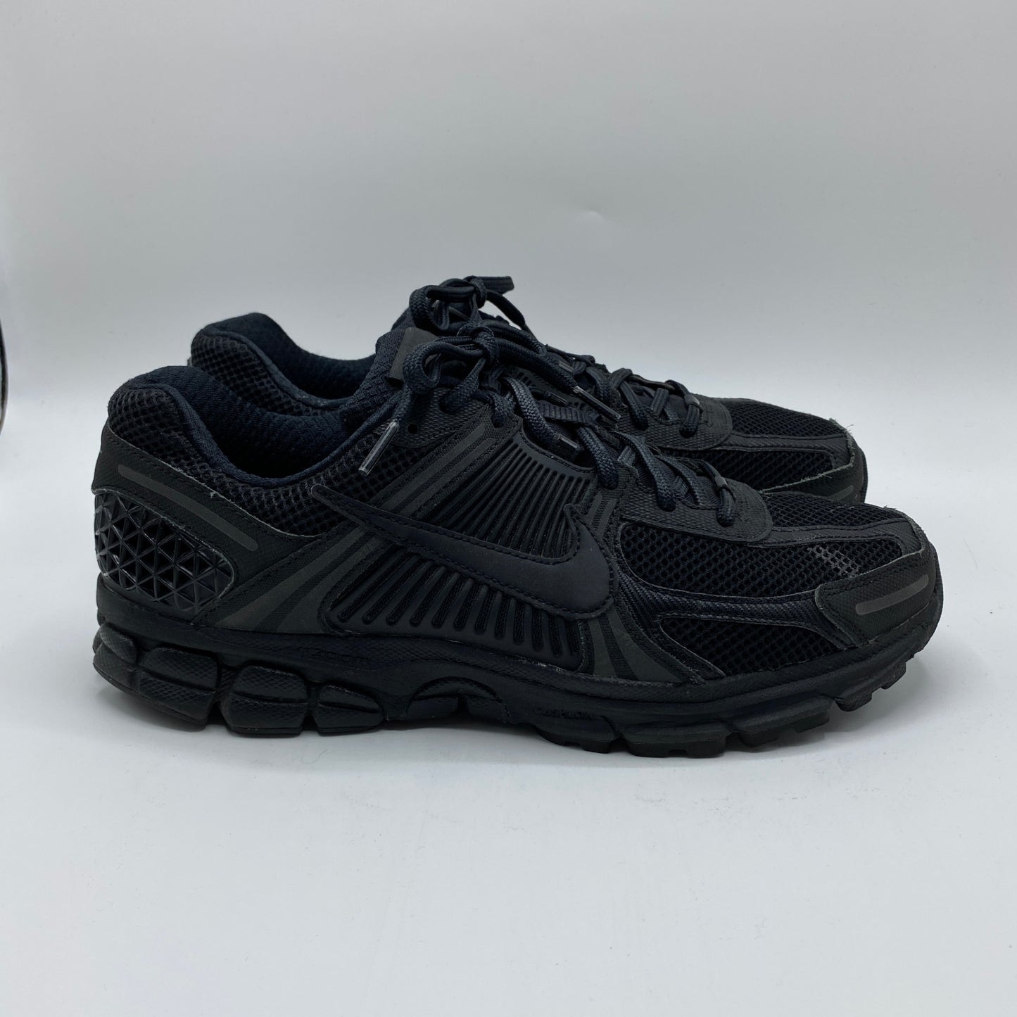NIKE ZOOM VOMERO 5 スニーカー メンズ 28cm 黒系【中古】