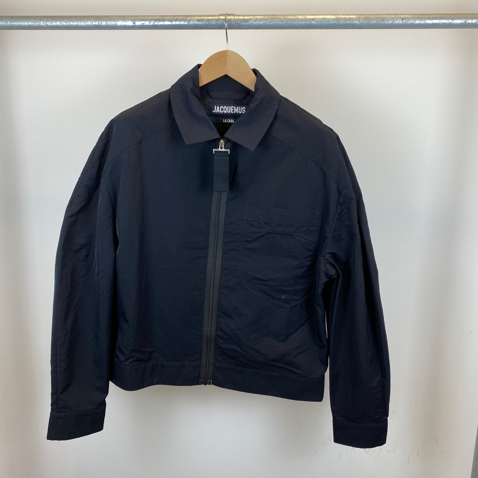 JACQUEMUS ジャックムス ブルゾン（その他） メンズ 【古着】【中古】 JACQUEMUS ジップアップブルゾン メンズ L 黒系【中古】 – COCOVAL