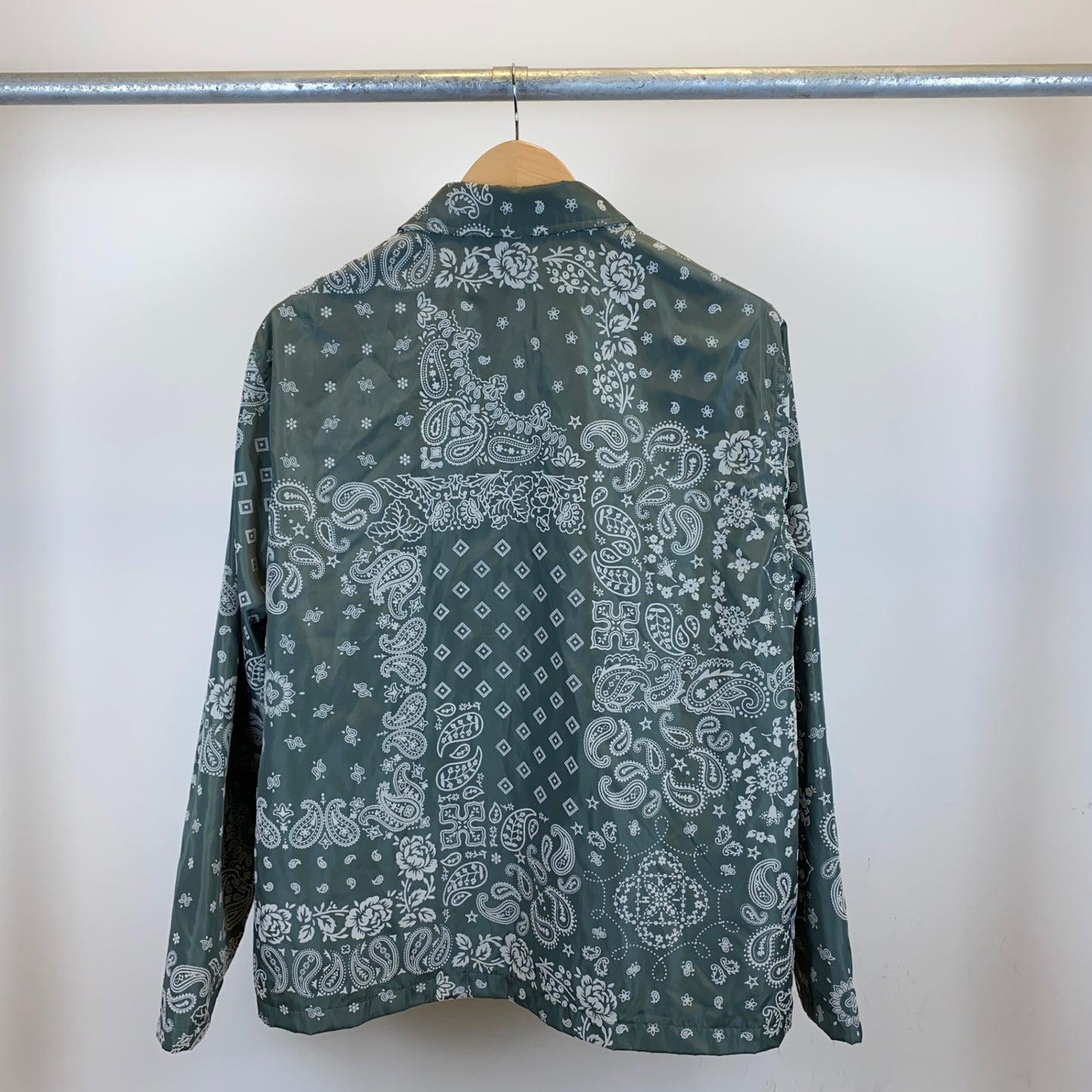 KITH ナイロンコーチジャケット メンズ L 緑系【中古】